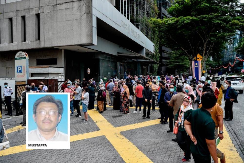 Orang ramai keluar daripada bangunan ketika berdepan gegaran akibat gempa. (Gambar kecil: Mustaffa)