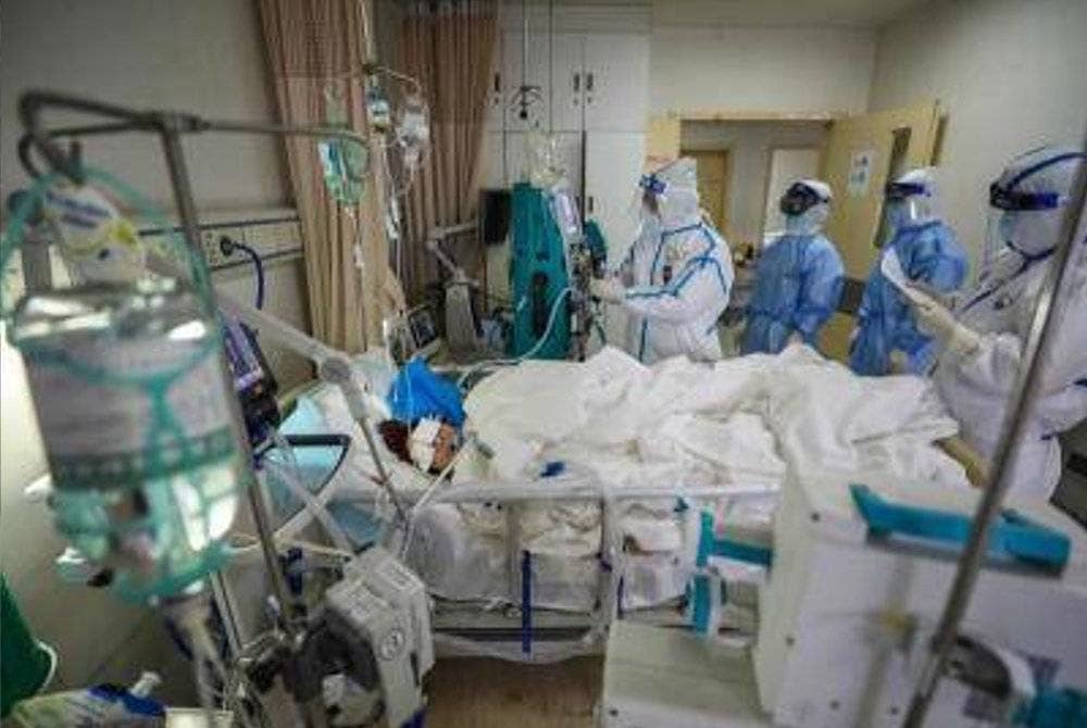 Bilangan kematian akibat Covid-19 masih lagi rendah walaupun kesnya meningkat tinggi. - Foto AFP