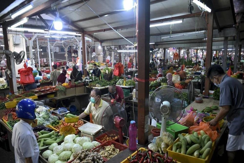 Pengecualian permit import adalah langkah terbaik untuk ‘melimpahkan’ pasaran dengan barangan yang lebih murah demi mengawal inflasi dan kenaikan harga. - Gambar hiasan