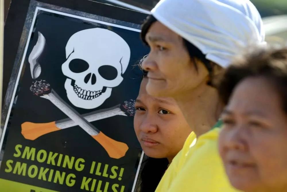 Kempen larangan merokok dibuat kerana ia memudaratkan kesihatan. - Foto AFP