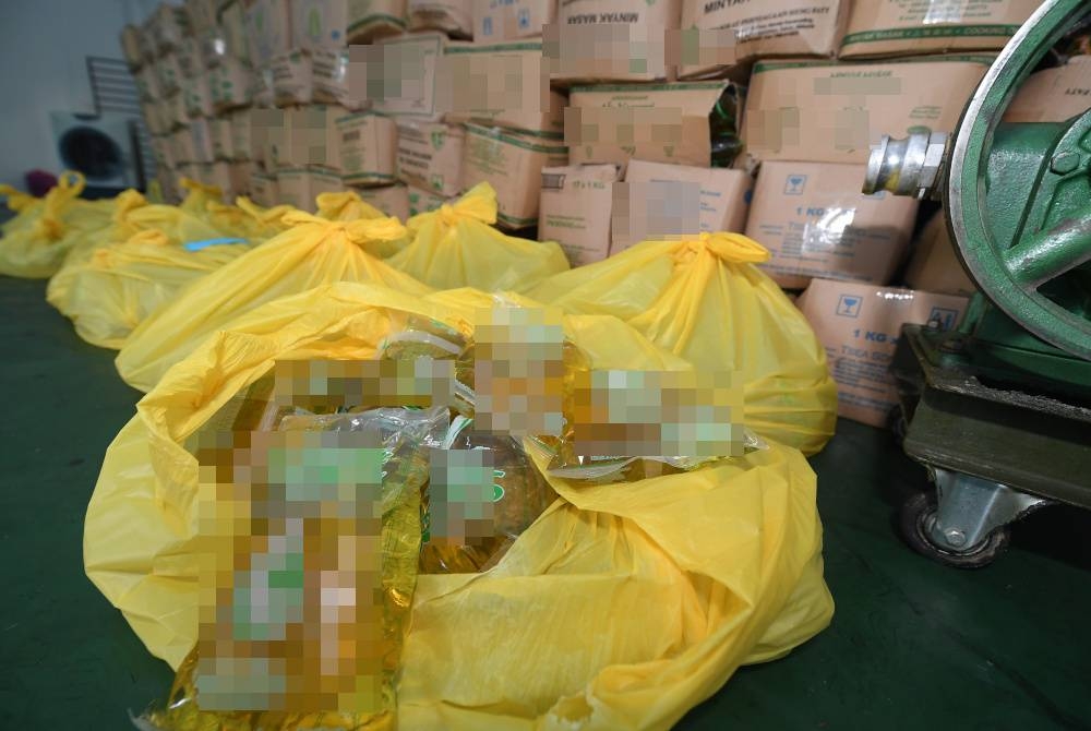 Sebanyak 7,633 kilogram minyak masak peket yang berjaya dirampas oleh Kementerian Perdagangan Dalam Negeri dan Hal Ehwal Pengguna Cawangan Sandakan pada 7 Jun lalu.