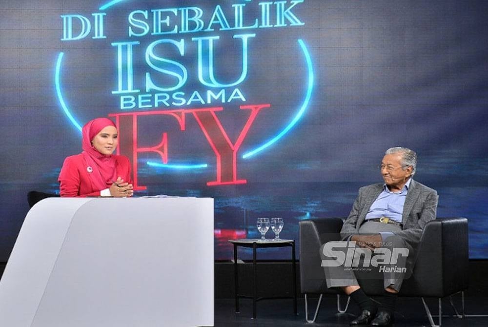 Bekas Perdana Menteri, Tun Dr Mahathir Mohamad dalam program Di Sebalik Isu Bersama Finaz Yunus: Mengapa Melayu Jual Tanah disiarkan secara langsung di semua platform Sinar Harian, pada Jumaat.