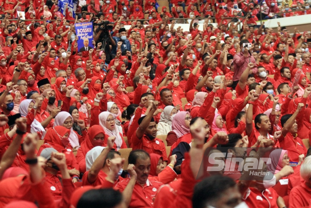 Ahli UMNO bersorak bubar, bubar, bubar setiap kali Zahid berucap mengenai PRU15. - FOTO ROSLI TALIB