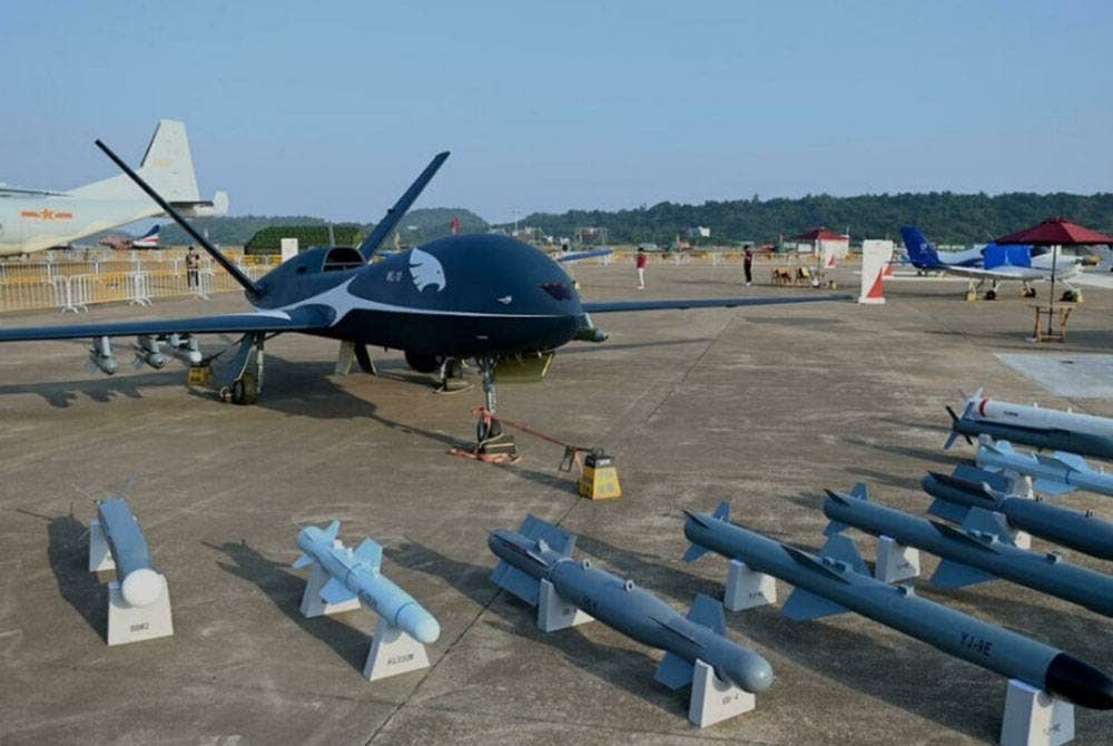 Dron bersenjata China menjadi pilihan pembelian negara-negara Arab. - Foto AFP