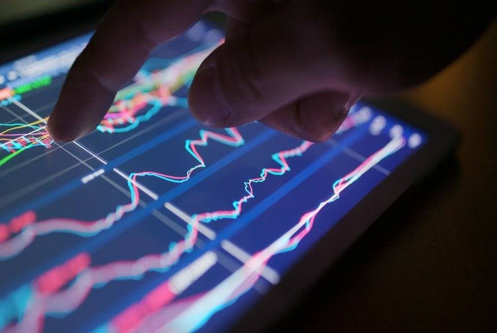 Jika pelaburan saham mudah dan sangat menguntungkan, tentulah tabung-tabung pelaburan yang melabur dalam saham seperti KWSP, PNB dan Tabung Haji membayar dividen tinggi macam diuar-uarkan oleh influencer serta sifu itu. - Foto 123rf