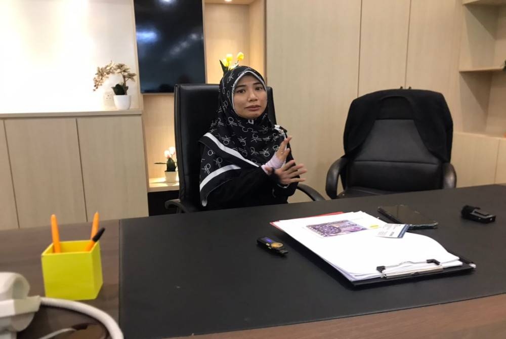 Siti Nur Atiqah ketika ditemui di pejabatnya pada Rabu.