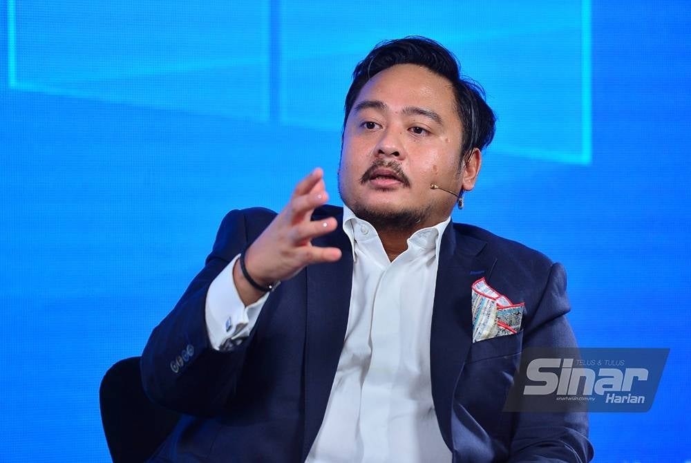 Amir ketika program Sinar Live bertajuk Persaingan Sengit, Pengundi Atas Pagar Macam Mana yang disiarkan secara langsung di Facebook Sinar Harian pada Isnin.