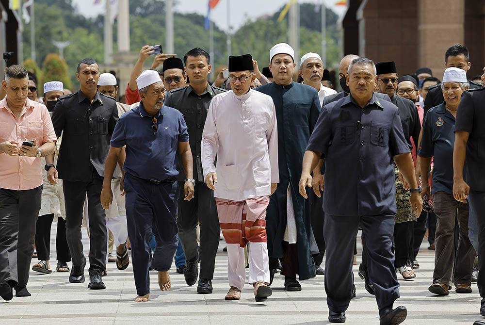 Perdana Menteri diharap akan meneruskan kelangsungan kedudukan istimewa agama Islam, orang Melayu dan Raja-Raja Melayu sebagaimana diperuntukkan dalam Perlembagaan Persekutuan.