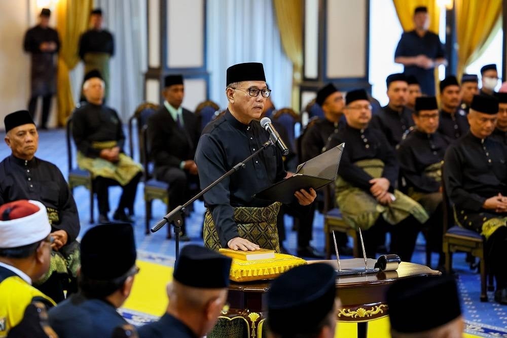 Wan Rosdy mengangkat sumpah sebagai Menteri Besar Pahang bagi penggal kedua pada Isnin.
