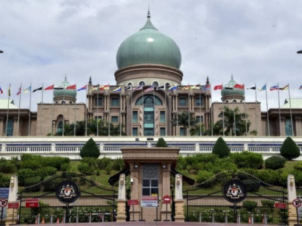 Dengan pembentukan Kerajaan Perpaduan yang menggabungkan beberapa blok parti, pembentukan kabinet sememangnya satu tugas yang sulit.- Foto Bernama