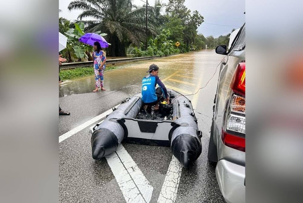 ‘Abang Viva’ ketika misi bantuan banjir di Terengganu pada minggu lalu.