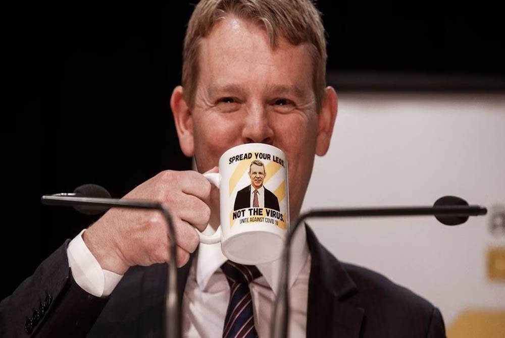 Hipkins pernah mengeluarkan nasihat 'double meaning' iaitu 'Spread your legs, not the virus' kepada penduduk New Zealand semasa arahan perintah berkurung Covid-19 pada Ogos 2021 yang kemudiannya dijadikan bahan jenaka.