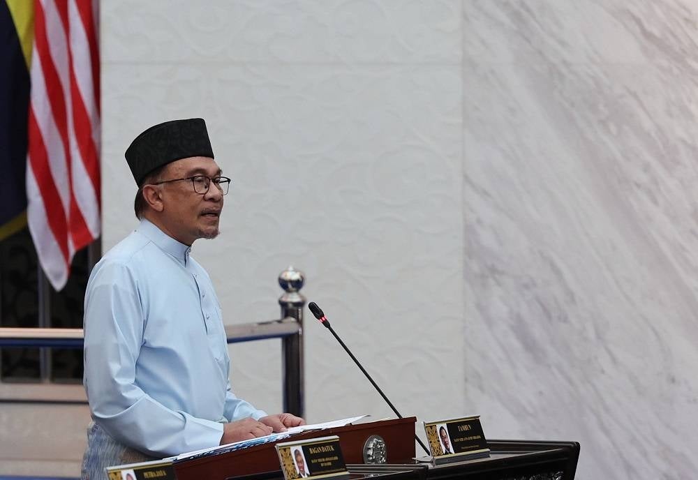 Anwar ketika membentangkan Belanjawan 2023 di Parlimen pada Jumaat.
