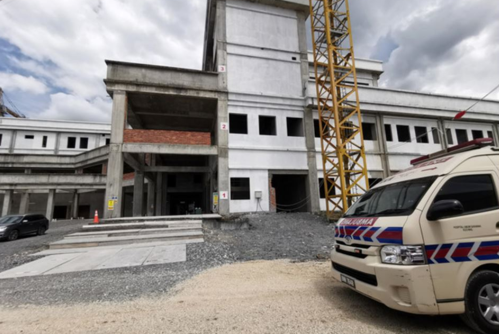 JKR akan melaksanakan tapisan kontraktor yang mahu terlibat dengan pembinaan fasiliti kesihatan bagi mengelak projek 'sakit'. - Foto fail Bernama