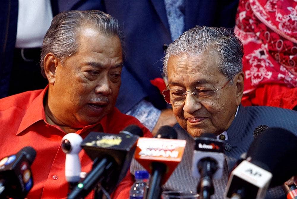 Kesediaan Muhyiddin bekerjasama semula dengan Dr Mahathir mungkin strategi PN menjadikan aura bekas Perdana Menteri dua kali itu sebagai ayunan bandul terakhir bagi meraih undi maksimum pengundi Melayu pada PRN enam negeri nanti.