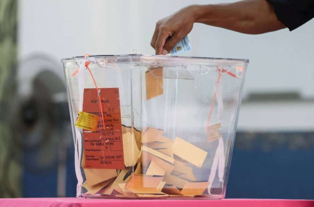 Hanya 70 peratus pengundi dijangka keluar mengundi pada Sabtu ini. - Foto Bernama