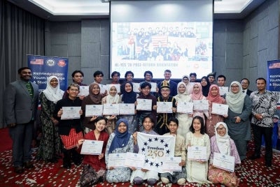 Seramai 23 pelajar Malaysia telah menamatkan program pertukaran selama enam bulan di Amerika Syarikat menerusi Program Pertukaran Belia dan Pengajian Kennedy-Lugar (YES), yang bukan sahaja memberi pendedahan kepada kehidupan pelajar sekolah menengah di negara itu, malah membuka peluang untuk mereka memperkenalkan budaya, masyarakat dan identiti Malaysia kepada komuniti antarabangsa.