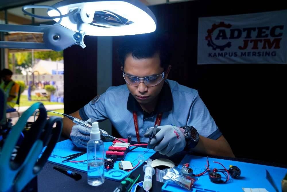 Peserta terbaik dari seluruh negara mempamerkan kemahiran dan kepakaran masing-masing dalam pelbagai bidang berteknologi tinggi.