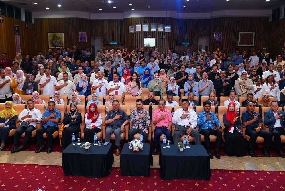 Hari Terbuka CIAST dan Pertandingan Kemahiran WorldSkills Malaysia Peringkat Akhir 2026 dirasmikan oleh Timbalan Menteri Sumber Manusia, Datuk Khairul Firdaus Akbar Khan (tujuh dari kanan).