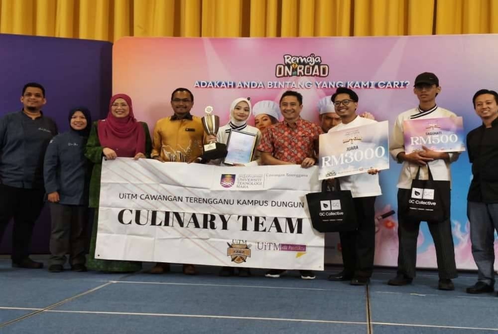 Nur Syafikah Nazurah bersama pasukannya dari UiTM Kampus Dungun.