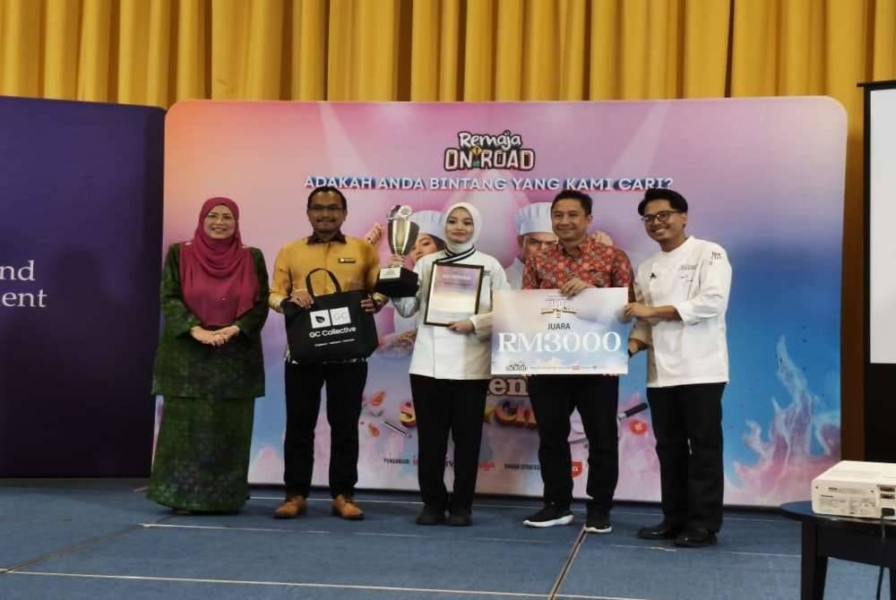 Nur Syafikah Nazurah membawa pulang wang tunai RM3,000, trofi dan sijil selepas menewaskan peserta daripada pelbagai IPT seluruh negara pada Grand Finale Jalen Star Chef 2 yang berlangsung di UiTM Puncak Alam pada Khamis.