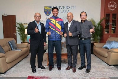 Azeem mengadakan kunjungan hormat ke pejabat Naib Canselor UM, Profesor Datuk Seri Dr Noor Azuan Abu Osman, pada Selasa. Foto: Pusat Sukan UM