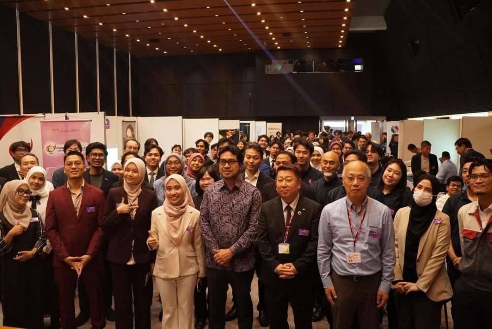 Kehadiran mahasiswa Malaysia dari pelbagai universiti Jepun serta wakil syarikat ternama Jepun yang menyertai Karnival Kerjaya MSAJ.