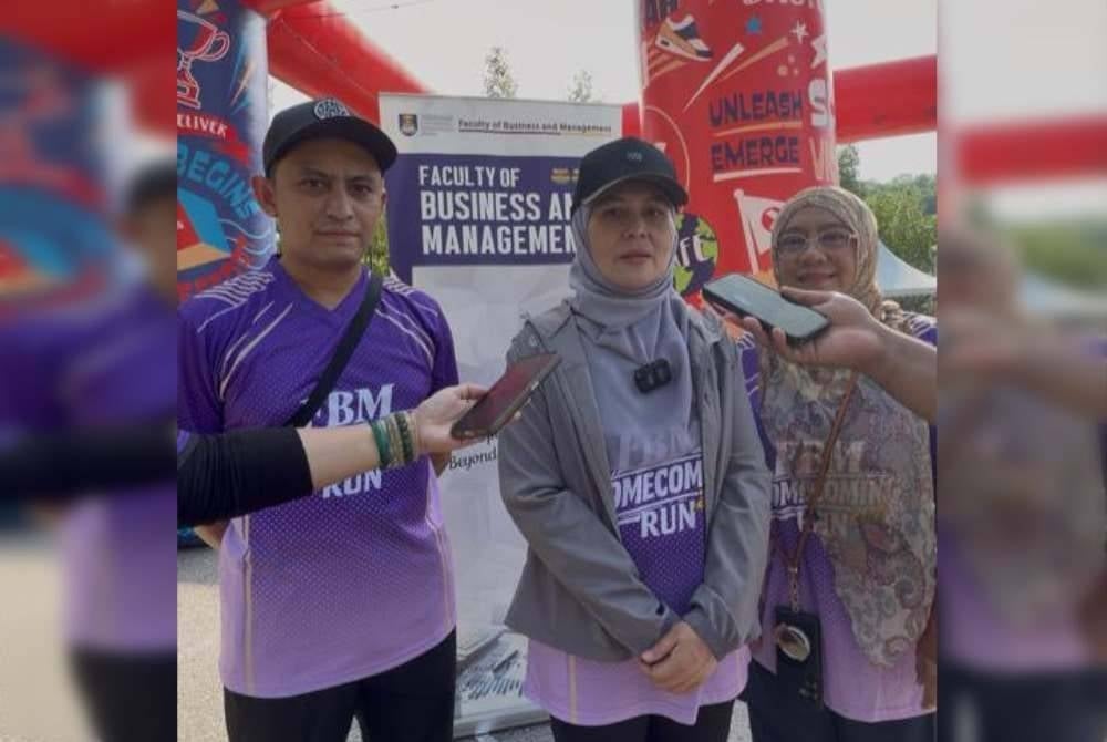 Dr. Shafinar (tengah) ketika ditemui pemberita selepas program berlangsung.