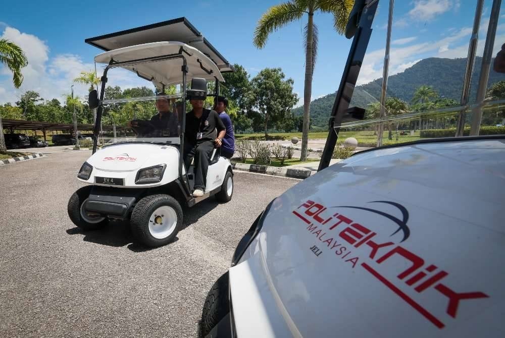 Hasil projek Inovasi Teknologi Solar Buggy Car yang membabitkan lebih kurang tiga puluh Pelajar Diploma Kejuruteraan Elektrik (tenaga hijau) di Politeknik Jeli.