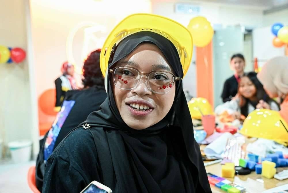 Penuntut Ijazah Sarjana Muda Produksi Animasi 2D Universiti Teknologi MARA Nur Farina Izzatul Daur, 23, selepas tayangan eksklusif siri animasi terbaharu Build-It Blocks.