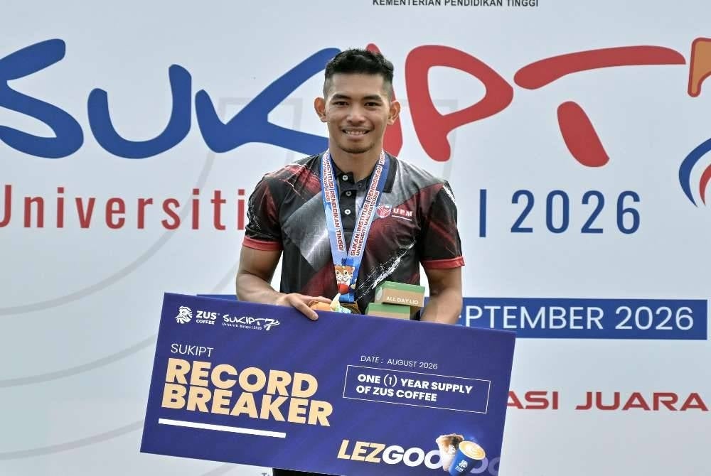 Andre Anura bergambar selepas memenangi pingat Emas acara lompat jauh lelaki pada Sukan Institusi Pendidikan Tinggi (SUKIPT) di Universiti Malaya (UM). Foto Bernama
Andre mencatat lompatan sejauh 7.78 Meter untuk muncul juara acara berkenaan.
