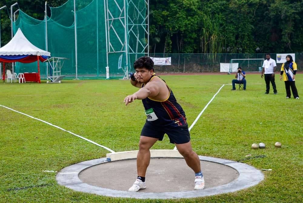 Chang Rigan ketika beraksi dalam acara lontar peluru pada Sukan Institusi Pendidikan Tinggi (SUKIPT) di Universiti Malaya, pada Khamis. Foto Bernama