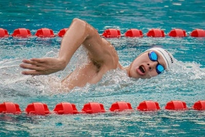 Aksi Hoe Yean dalam acara 4x200 meter gaya bebas pada Sukan Institusi Pendidikan Tinggi (SUKIPT) di Universiti Malaya, pada Khamis. Foto Bernama