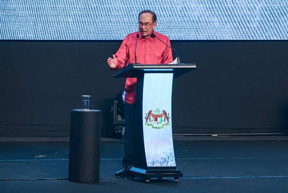 Perdana Menteri Datuk Seri Anwar Ibrahim berucap pada Sambutan Hari Malaysia Peringkat Kebangsaan 2026 di Pusat Konvensyen Borneo Kuching.