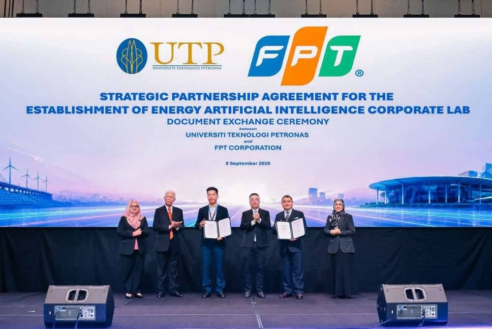 Foto FB Universiti Teknologi Petronas - Main Page