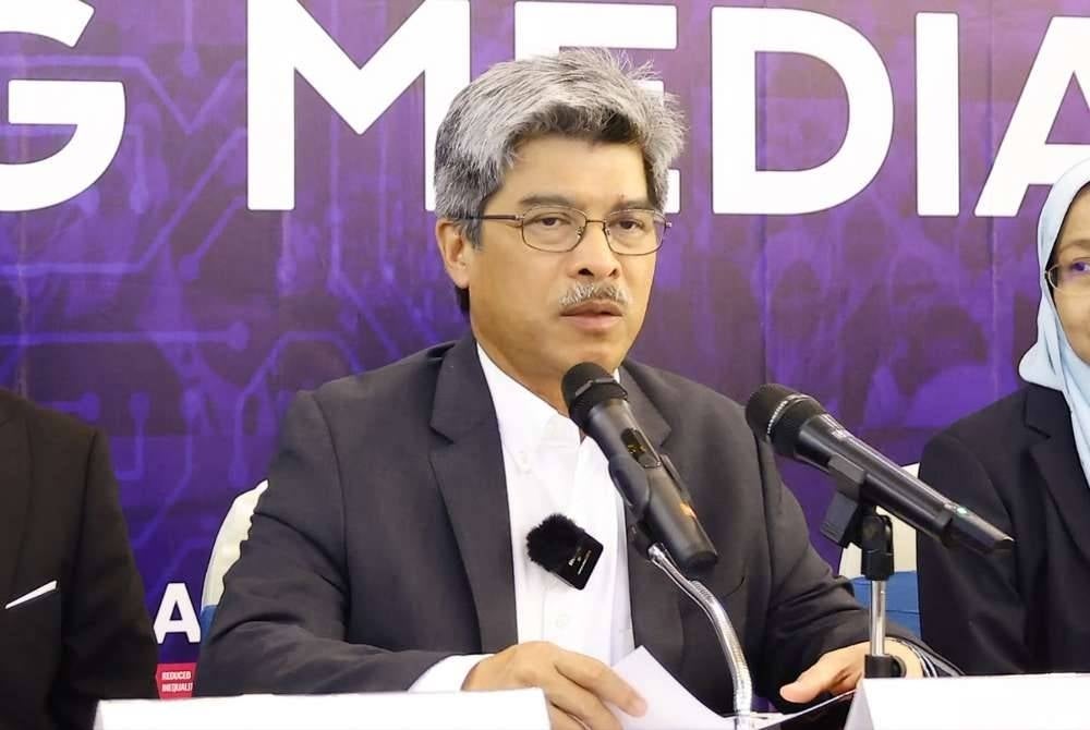 Naib Canselor Universiti Kebangsaan Malaysia (UKM), Prof. Datuk Dr. Sufian Jusoh bercakap kepada media selepas hadir ke sesi Bacaan Ikrar dan Sidang Media Pendaftaran Pelajar Baharu Universiti Kebangsaan Malaysia (UKM) Sesi 2026/2027 di Dewan Canselor Tun Abdul Razak UKM Bangi.