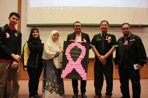 Pemberian dana dan simbolik program