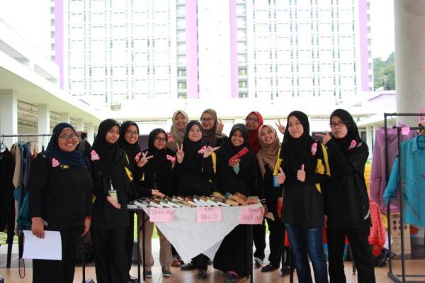 Para jawatankuasa jualan amal