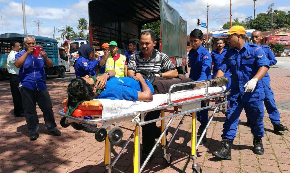 
Kakitangan TNB yang bertugas di Stesen Janaelektrik Sultan Mahmud, Kenyir mengalami kecederaan.