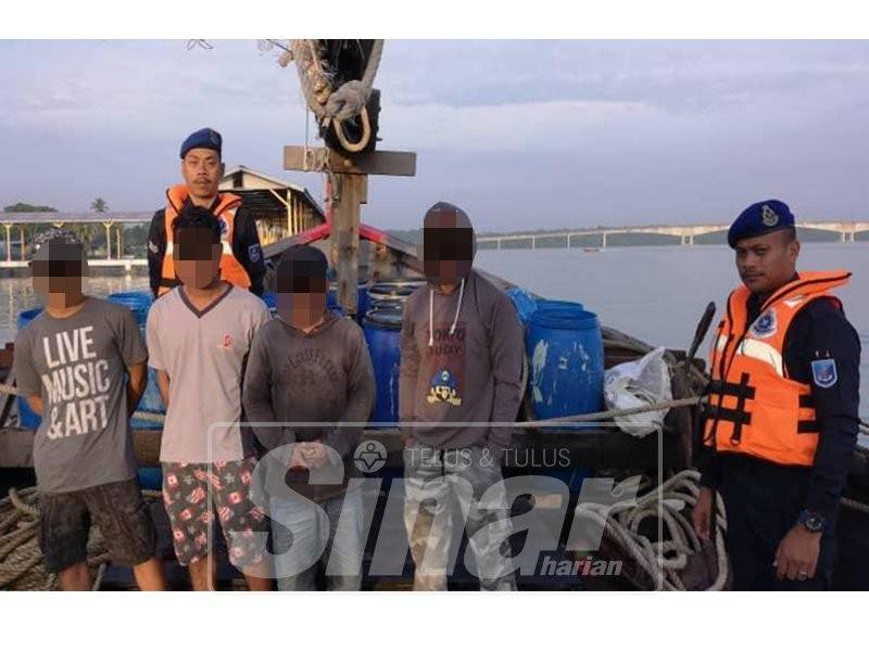 Warga Indonesia ditahan polis marin.