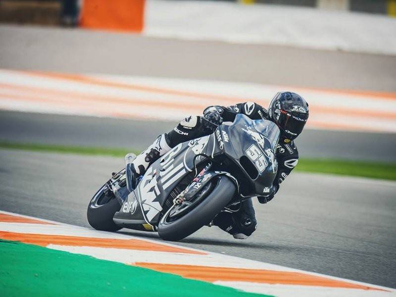 Aksi Hafizh menunggang jentera RC16 di Valencia.