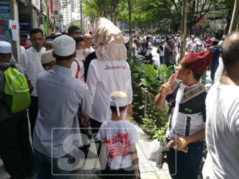 Kelihatan anak kecil yang dibawa oleh segelintir ibu bapa. – Foto Sinar Harian oleh MUHAMMAD AFHAM RAMLI 