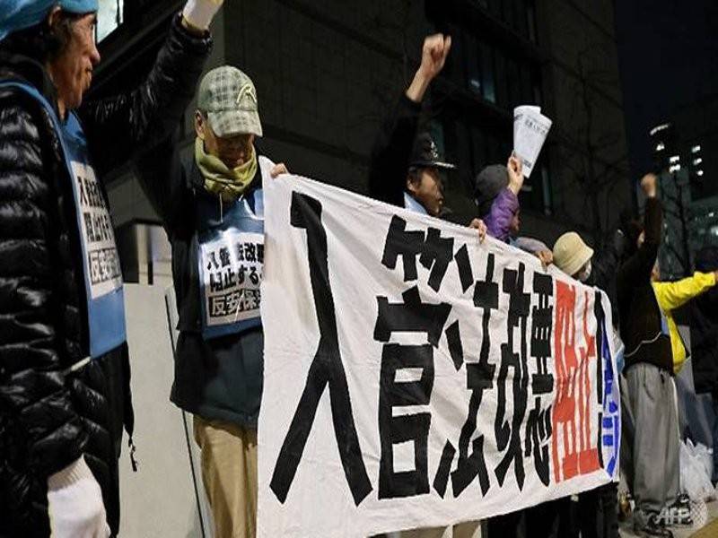 Kumpulan protes membantah undang-undang yang membenarkan kemasukan pekerja asing ke Jepun