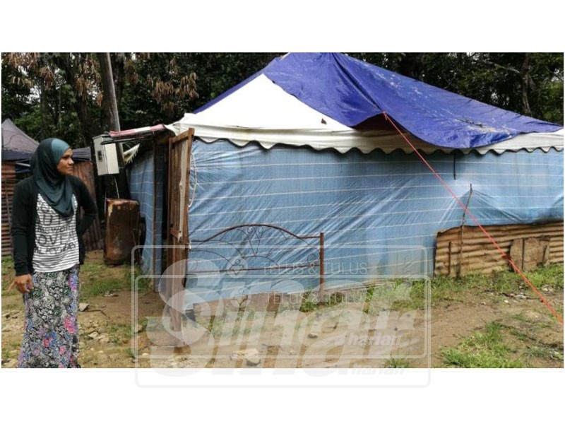 Khemah yang menjadi tempat tinggal Betie Azura sekeluarga sejak kediaman datuknya di Kampung Belukar Tebu.