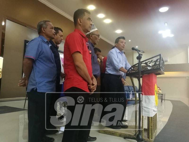 Ikmal berucap pada majlis ringkas di Dewan Umno Gual Ipoh di sini hari ini.