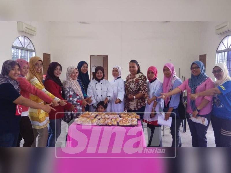 Peserta yang mengikuti kelas Roti Viral di Balai Raya PVATM Simpang Renggam.