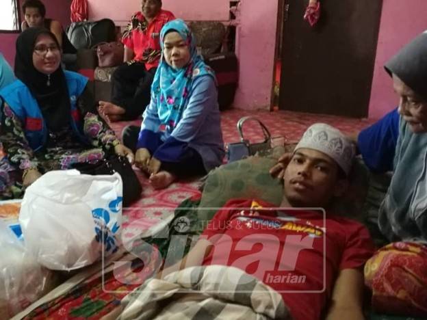 Mohd Dorawee menerima kunjungan Wanita PKR diketuai Nik Hamnah Mamat,di Manek Urai.