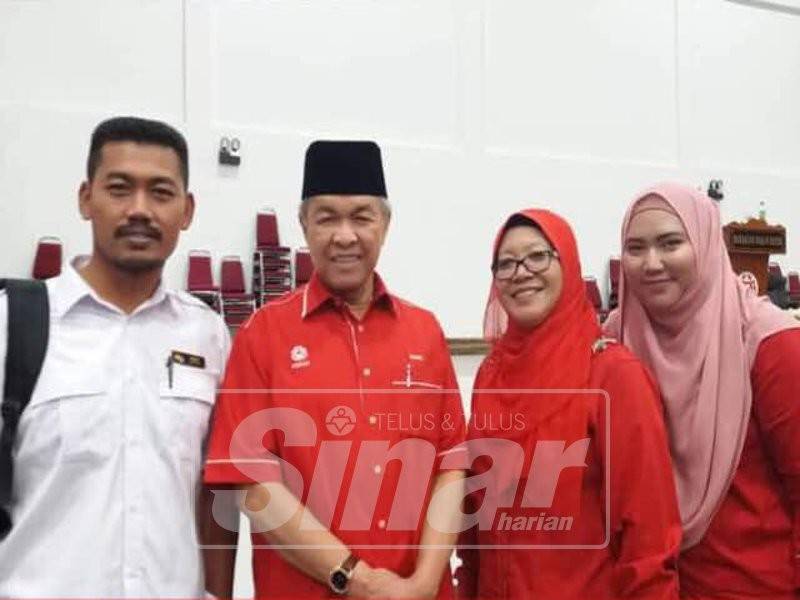 Nordiana Suhaileen (kanan) bersama Ahmad Zahid dan ketua-ketua sayap Umno Bahagian Bagan Datuk.
