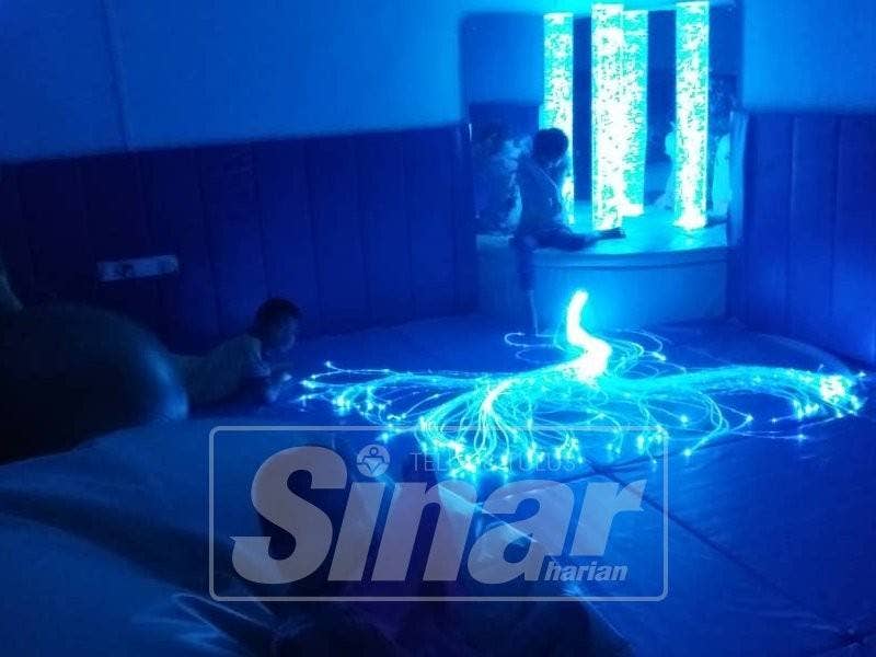 Kemudahan bilik sensori yang terdapat di Persatuan Penjagaan Kanak kanak Terencat Akal Johor Bahru di Saleng.
