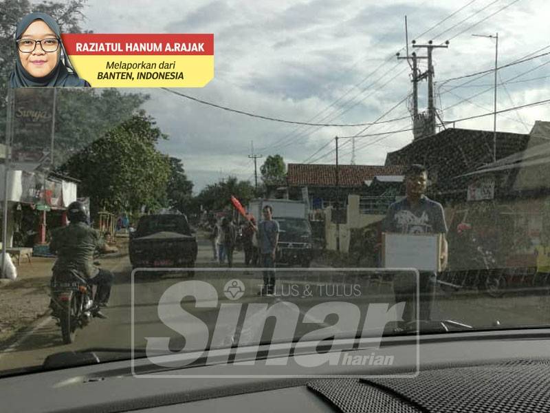 Suasana yang dapat disaksikan di sepanjang jalan dari Serang sampai ke Pandeglan.